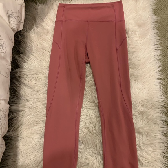 Women’s size 6 pink lulu lemon leggings - Picture 2 of 2